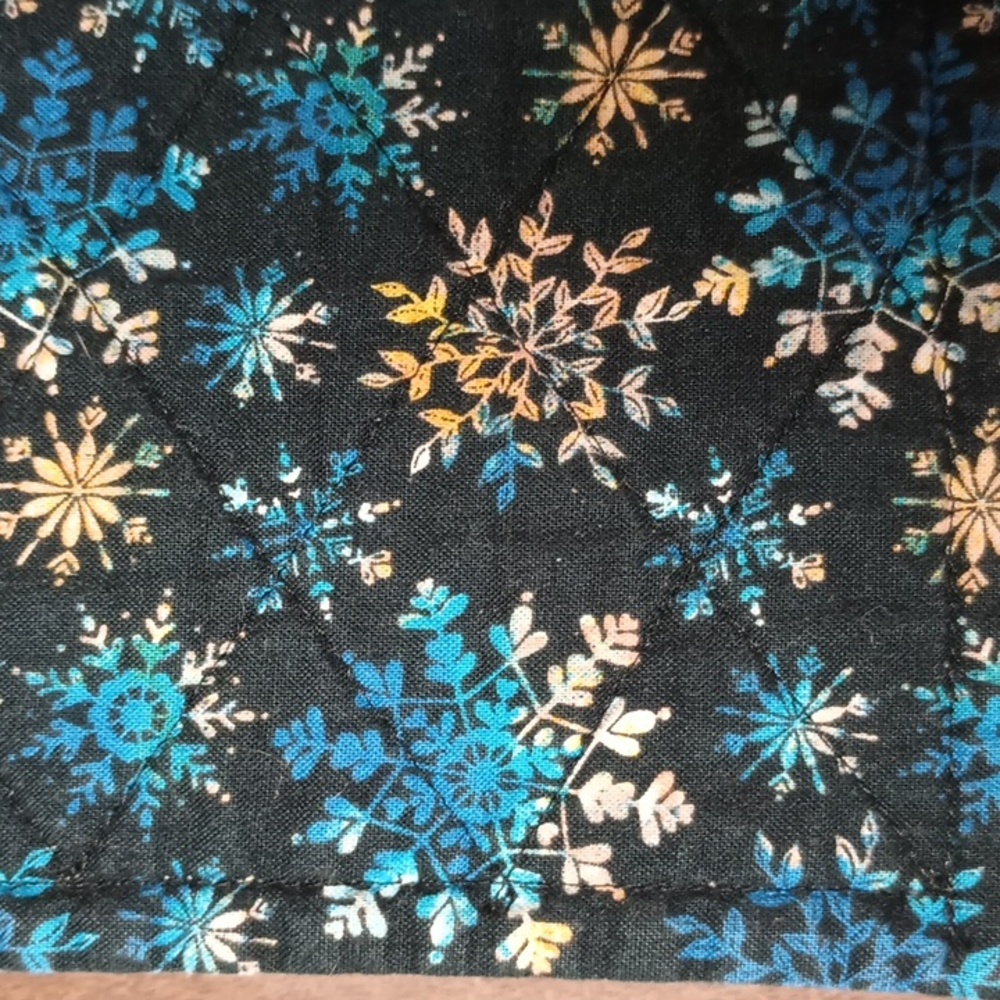 2 Snowflake Hand Crafted Placemats - Picture 2 of 4